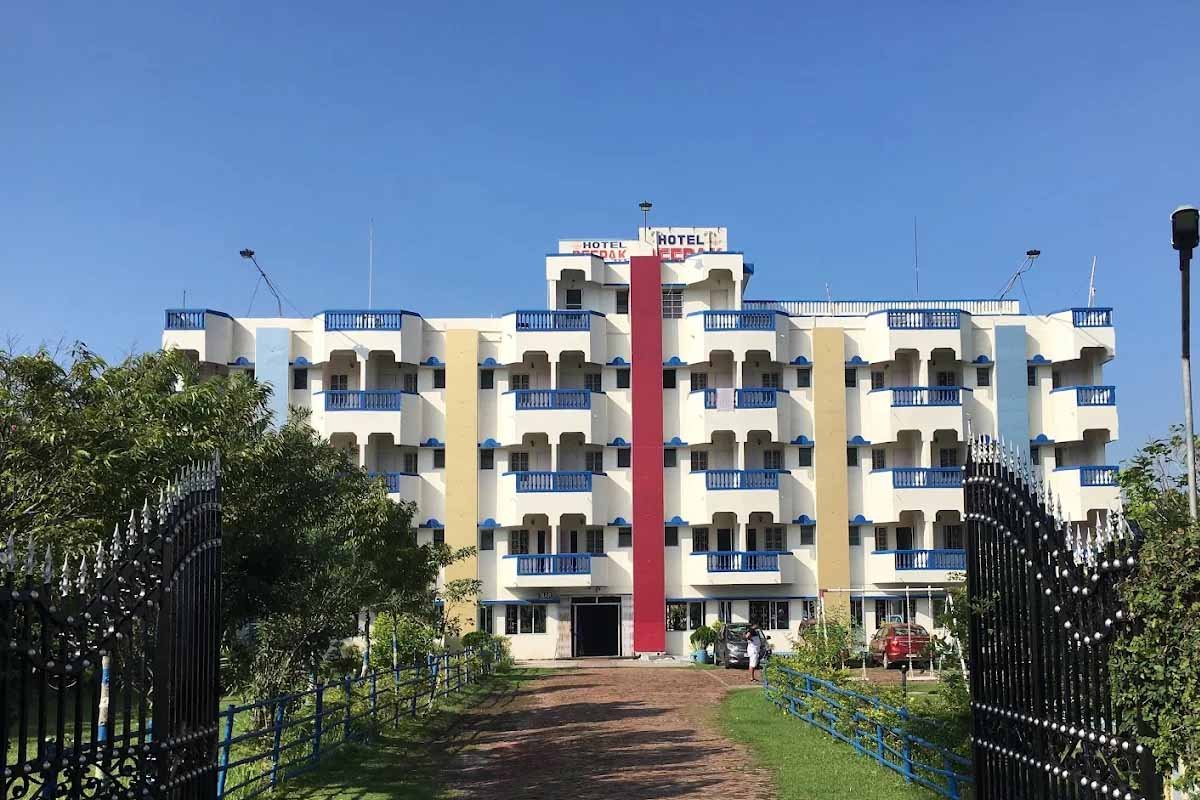 Hotel Deepak